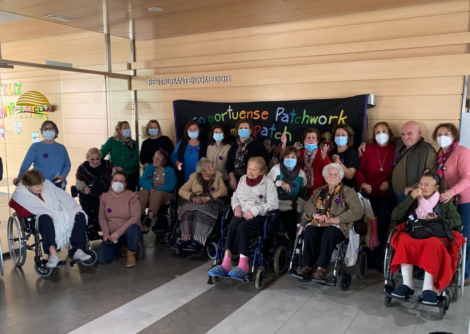 Menipatch pasa el 8-M con las mujeres de la residencia Santa Clara.