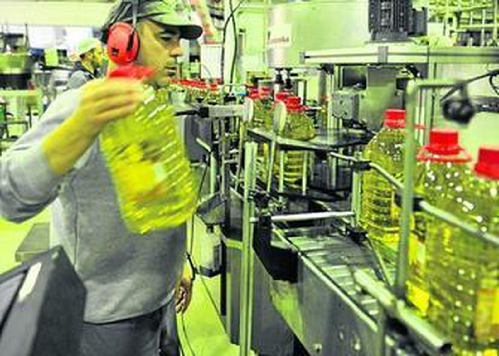 Planta para el envasado de aceite de oliva en Brenes (Sevilla).