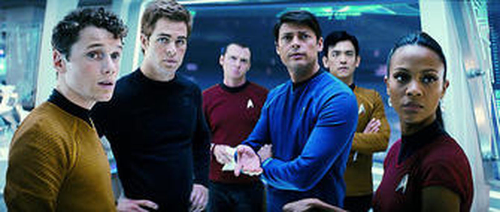 Chekov (Anton Yelchin), James T. Kirk (Chris Pine), Scotty (Simon Pegg), Bones (Karl Urban), Sulu (John Cho) y Uhura (Zoe Saldana).