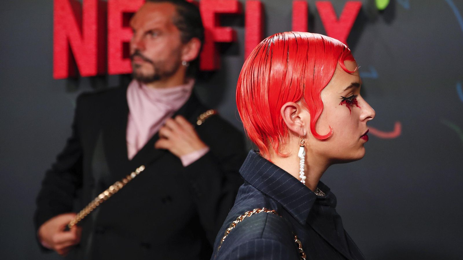 Paco León y Dora Postigo en el 'photocall' de la fiesta de 'Rainbow'