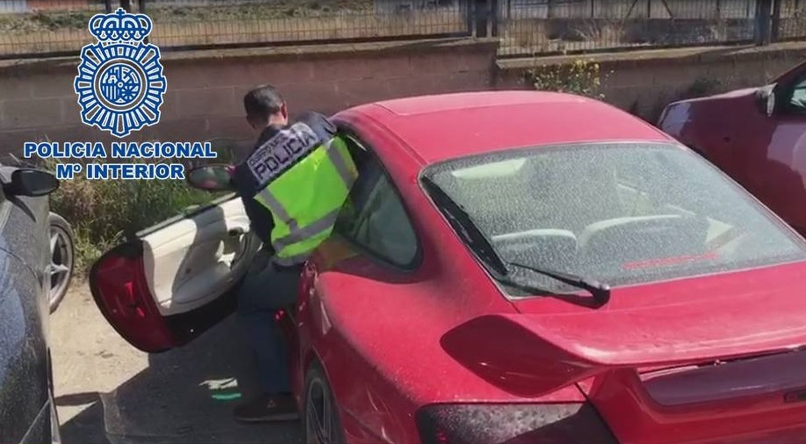 Uno de los coches recuperados por la Policía Nacional.