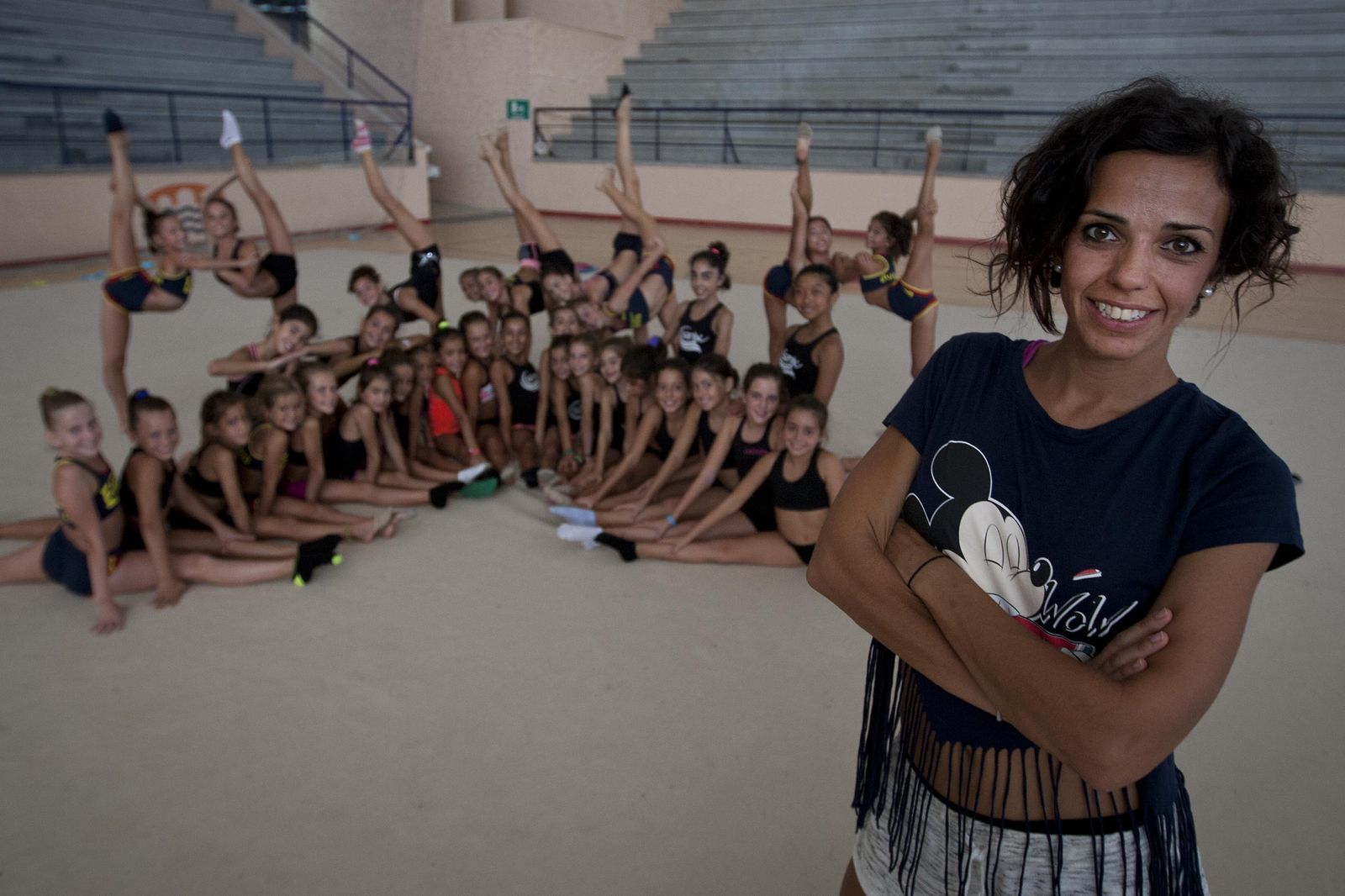 Rocío Tenorio, con algunas de las gimnastas del club isleño, en una imagen de 2016