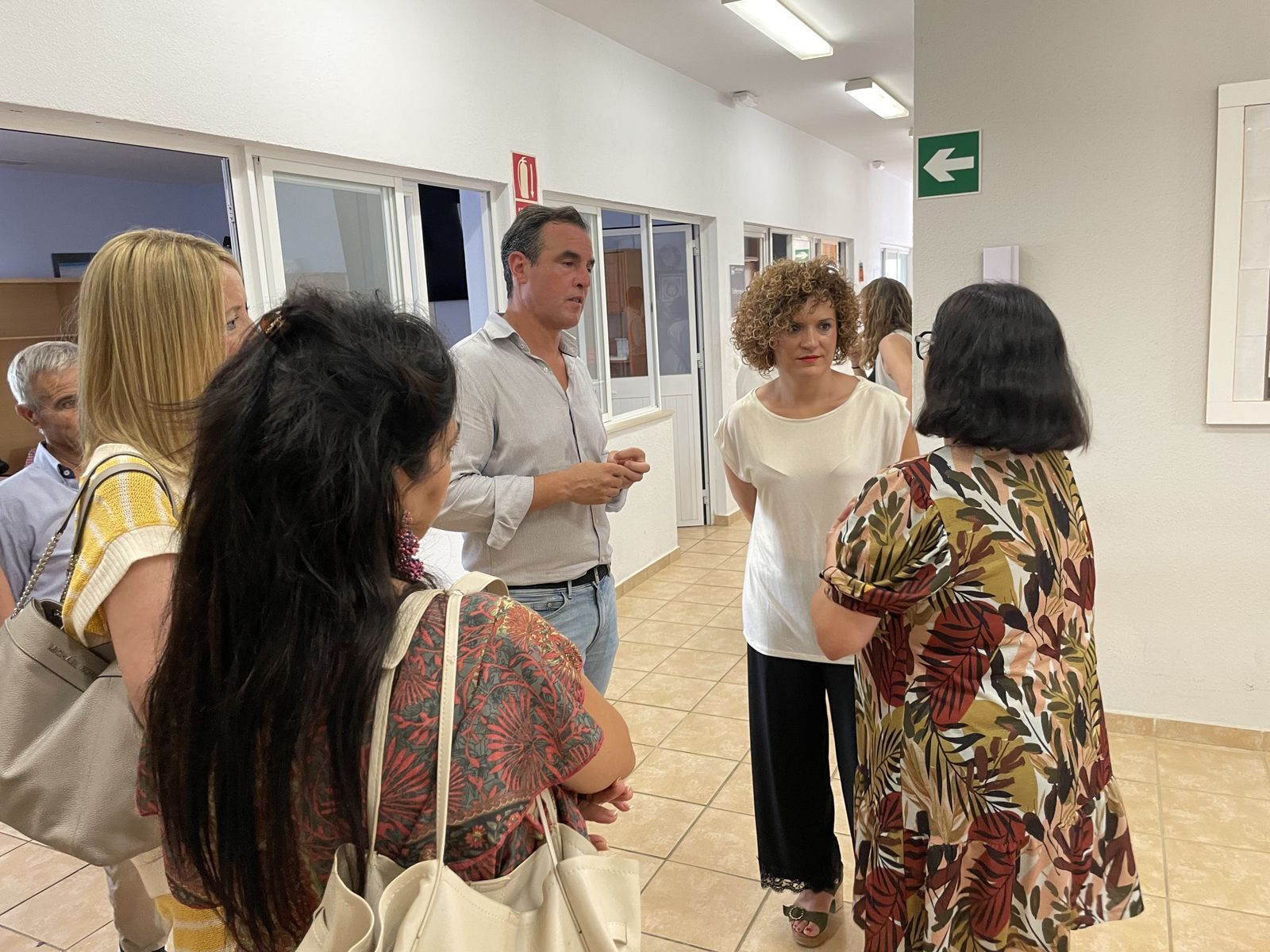Visita de María Eugenia Limón a Aprodimax de Bollullos Par del Condado.