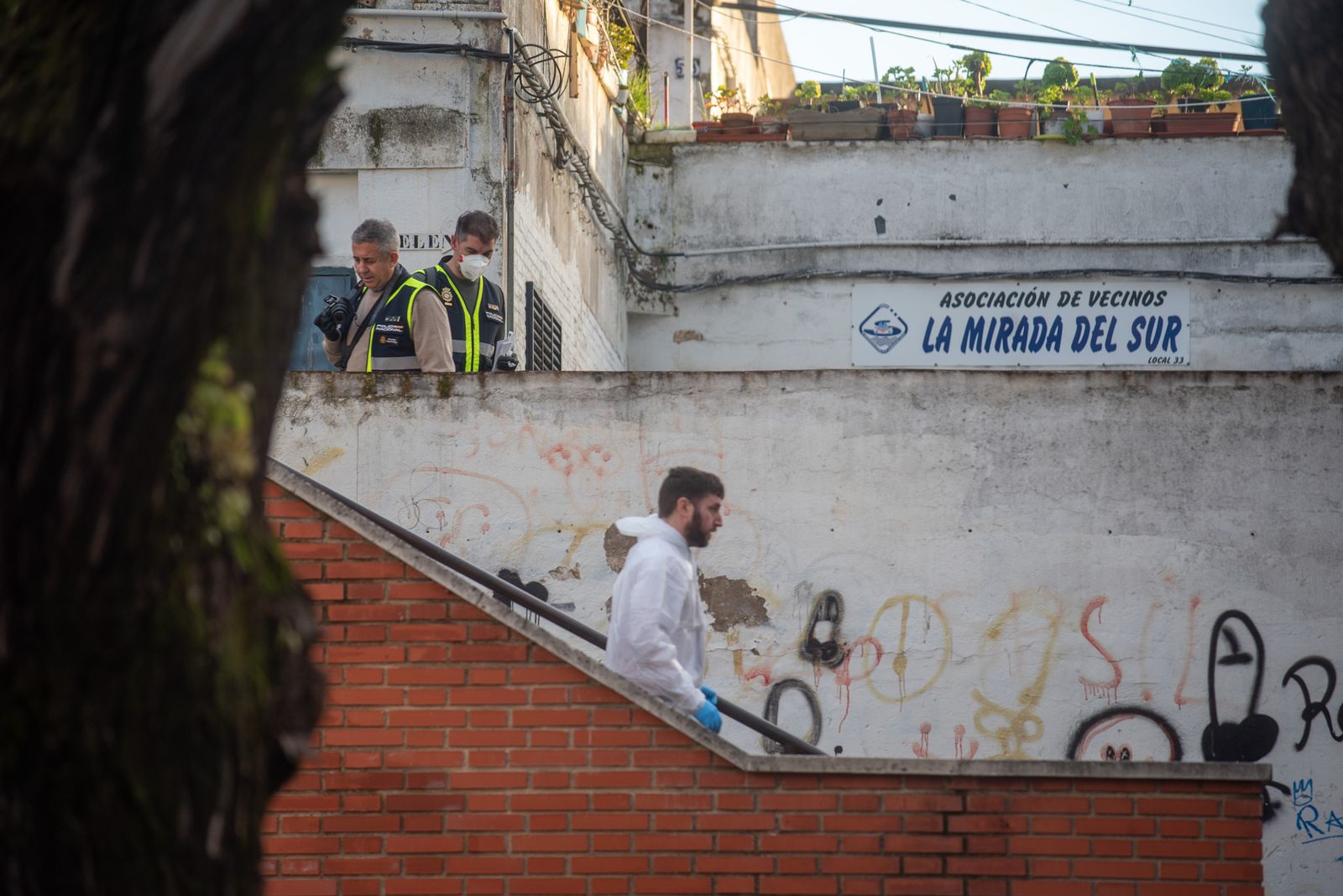 El despliegue policial en Sector Sur tras el apuñalamiento de un hombre, en imágenes
