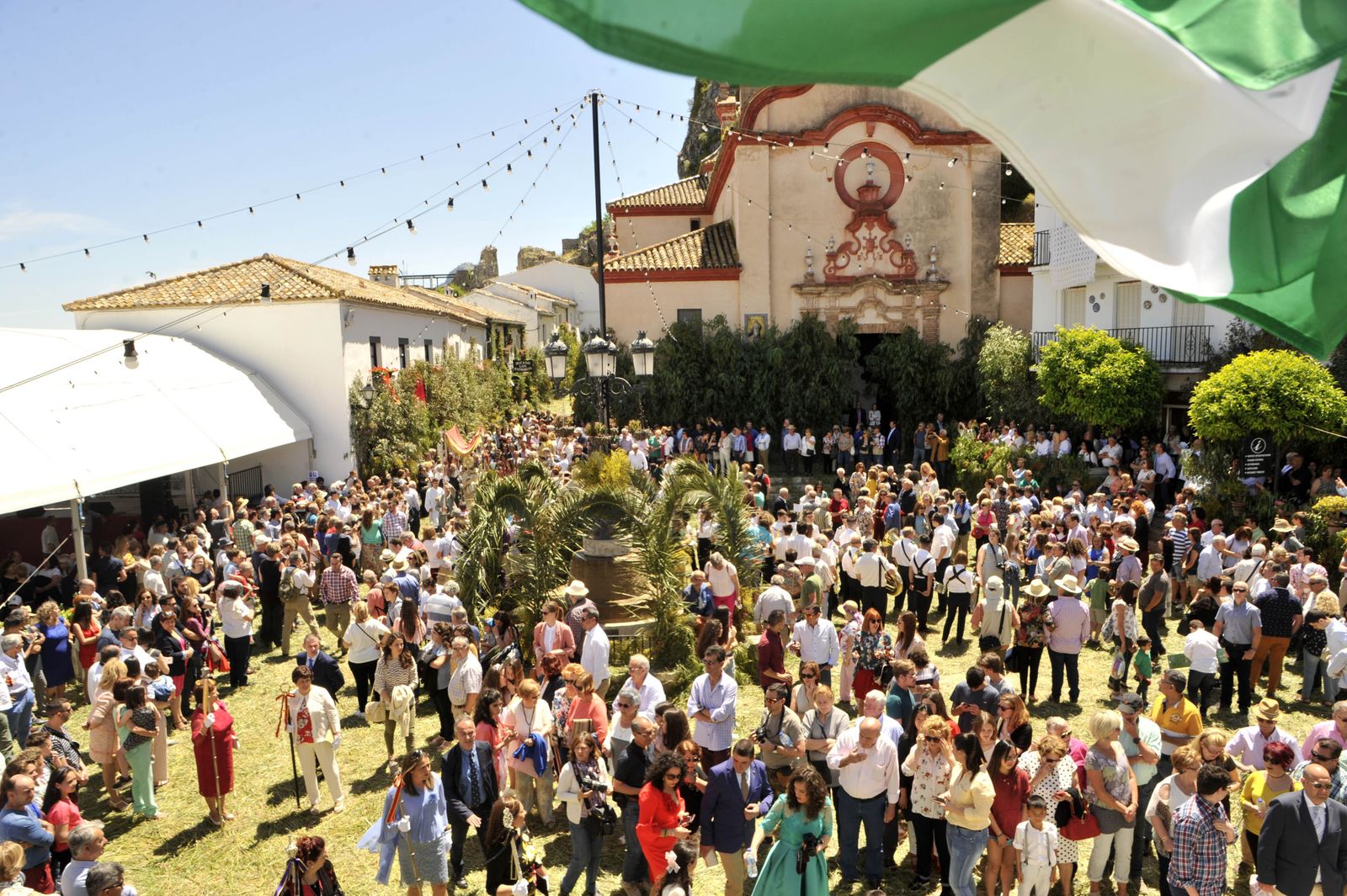 Un aspecto, ayer, de la plaza principal de Zahara de la Sierra.