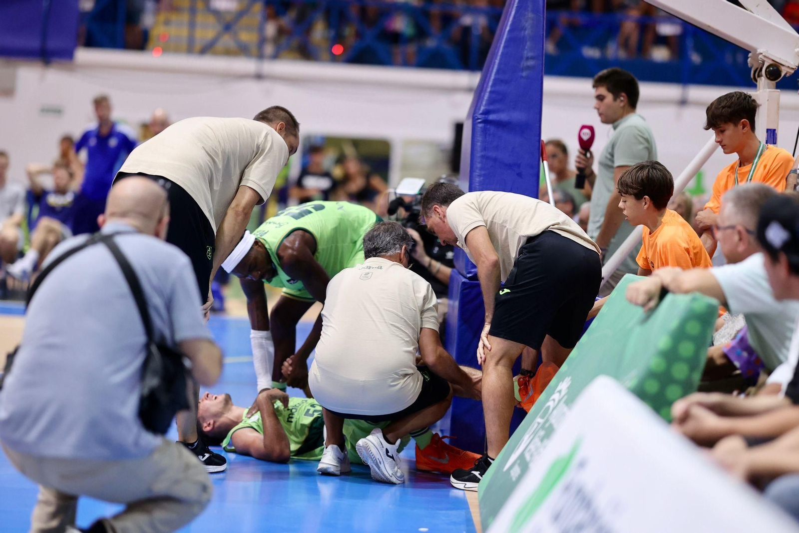 Máxima preocupación en el Unicaja por Dani Carrasco y su rodilla