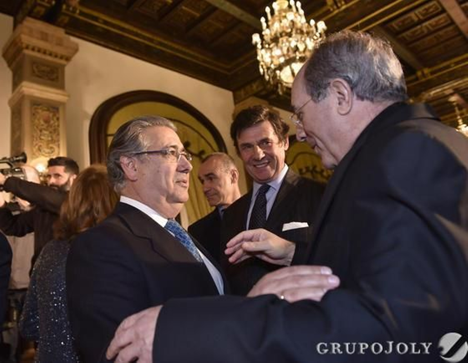 Juan Ignacio Zoido, portavoz municipal del PP, con el arzobispo Juan José Asenjo y Manuel Laffón.