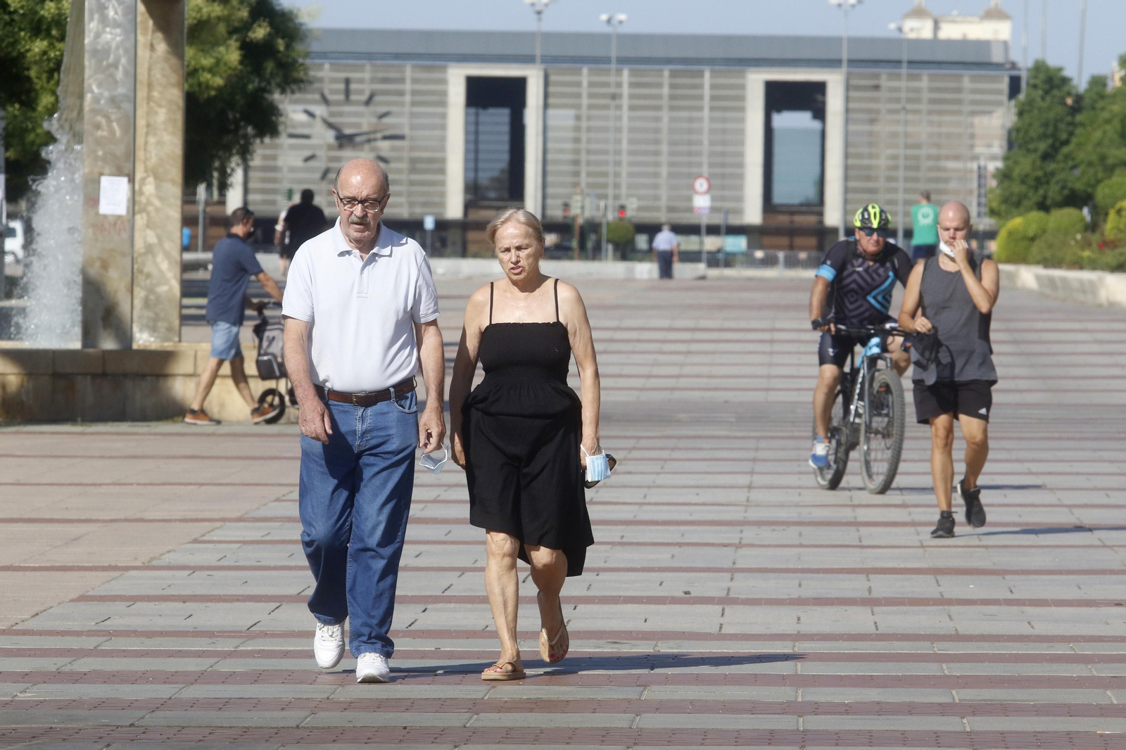 El primer día sin mascarilla en la calle en Córdoba, en fotografías