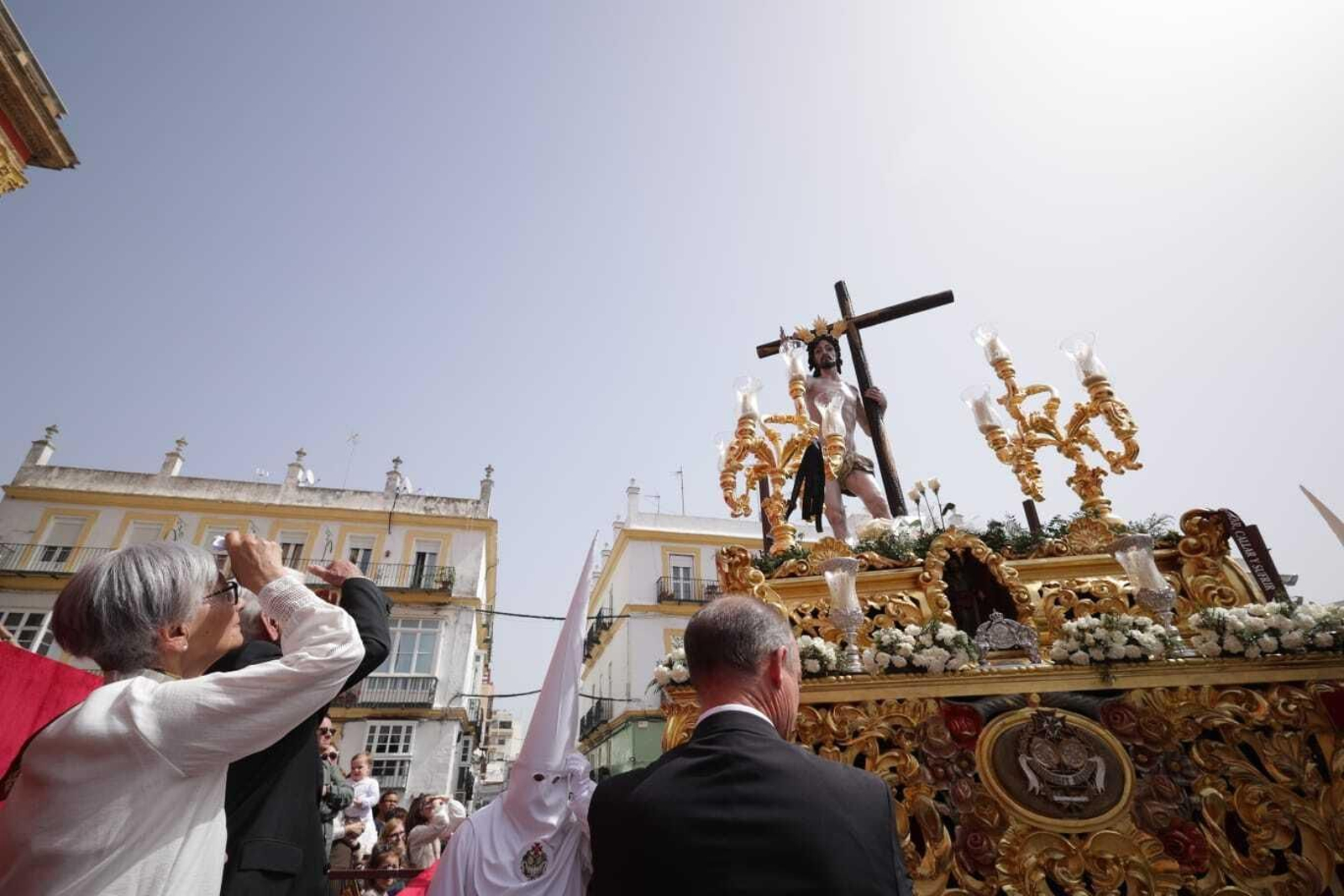 Imágenes de la procesión del Resucitado de la Semana Santa de San Fernando 2023
