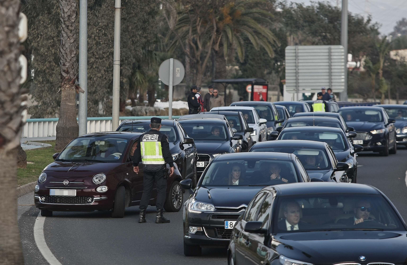 Control de la Policía Nacional en La Línea.