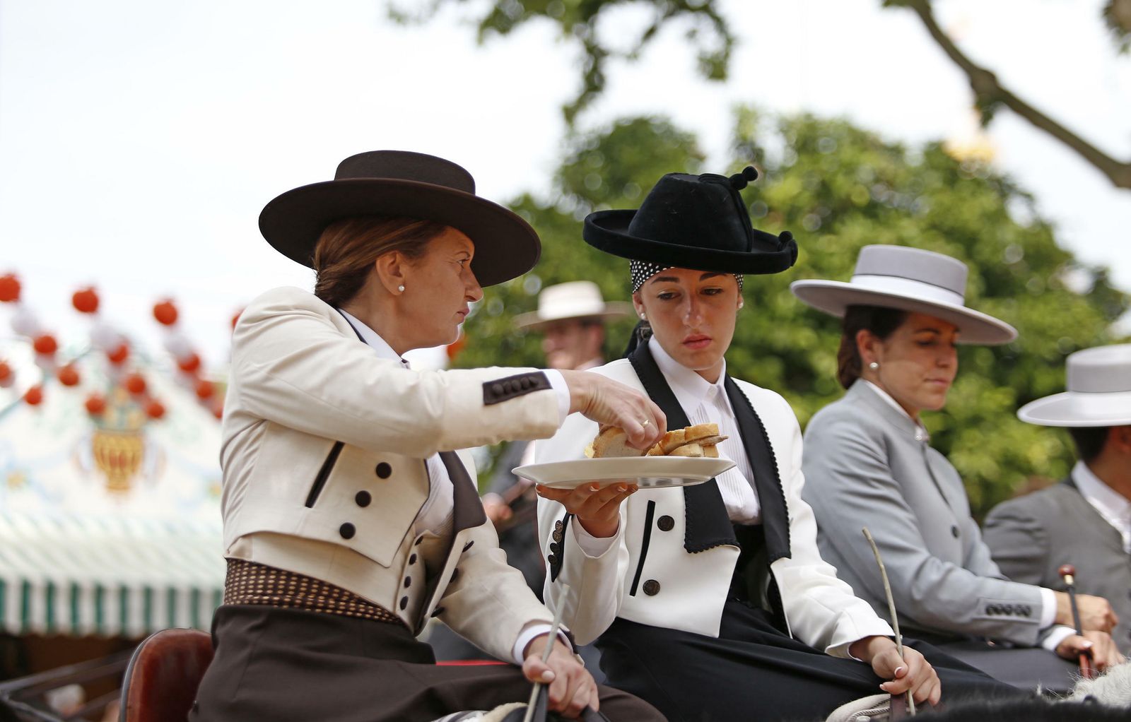 El Lunes de Feria, el primero con silencio en los 'cacharritos', en imágenes
