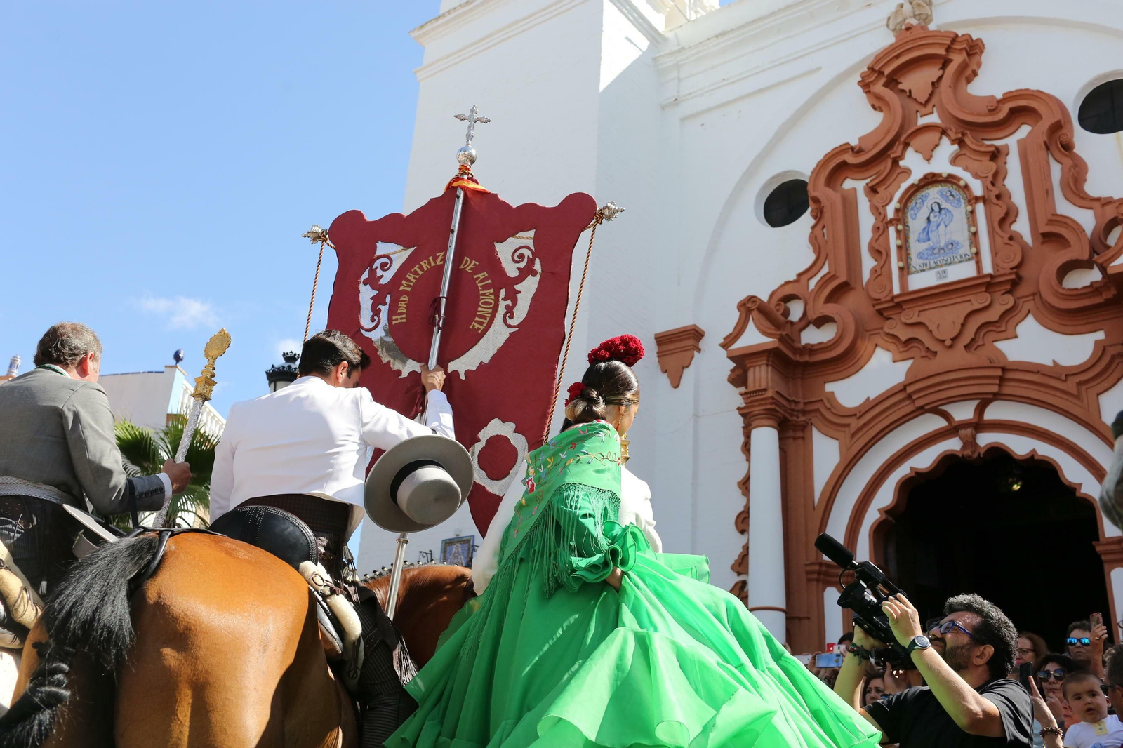 El Simpecado de la Hermandad Matriz de Almonte en la parroquia de la Asunción.
