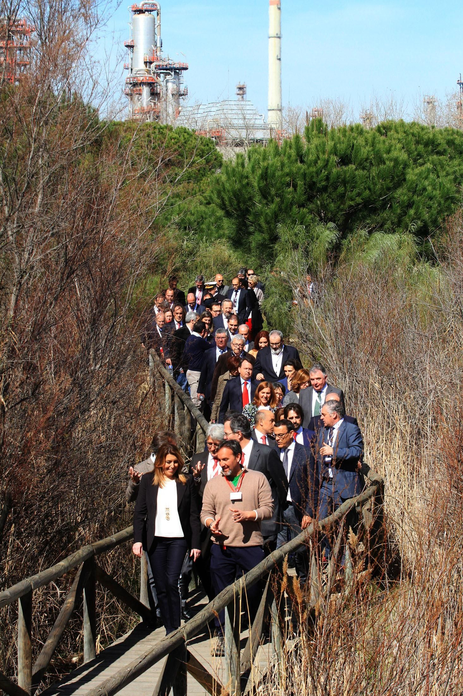 La presidenta de la Junta de Andalucía, Susana Díaz, y el consejero delegado de Cepsa, Pedro Miró, inauguran el proyecto 'Optimización de Aromáticos' de Cepsa, en imágenes