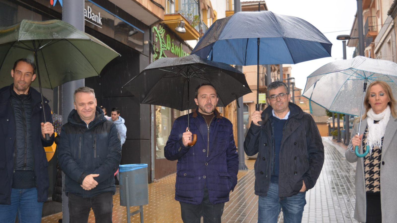 El delegado Javier Martín durante la visita que ha realizado al municipio de Peligros con motivo del Día del Comercio de Andalucía.