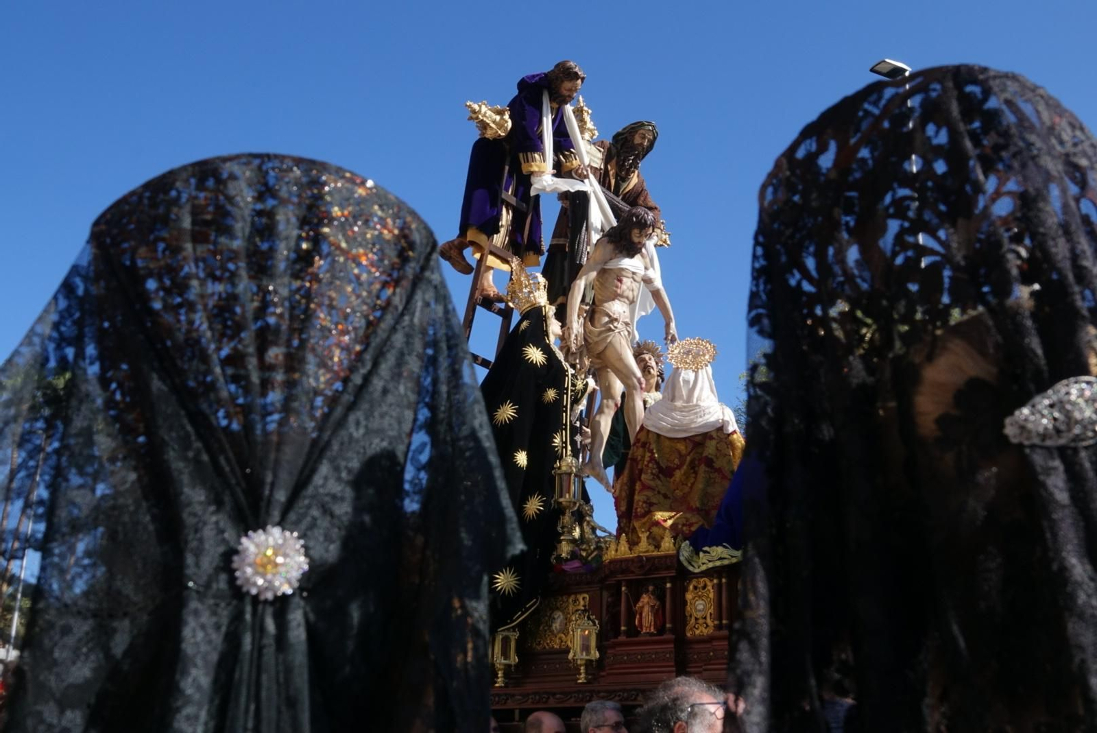 Las fotos de Descendimiento en el Viernes Santo de Málaga Las fotos de Descendimiento en el Viernes Santo de Málaga