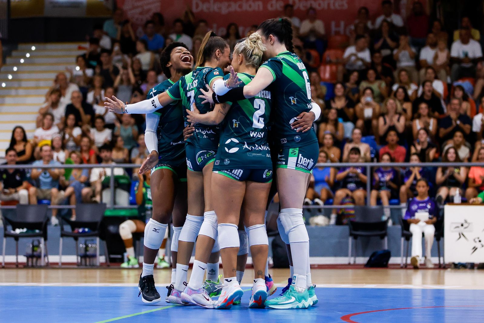 Las fotos del debut en Europa del FP Pro Voley Cajasol