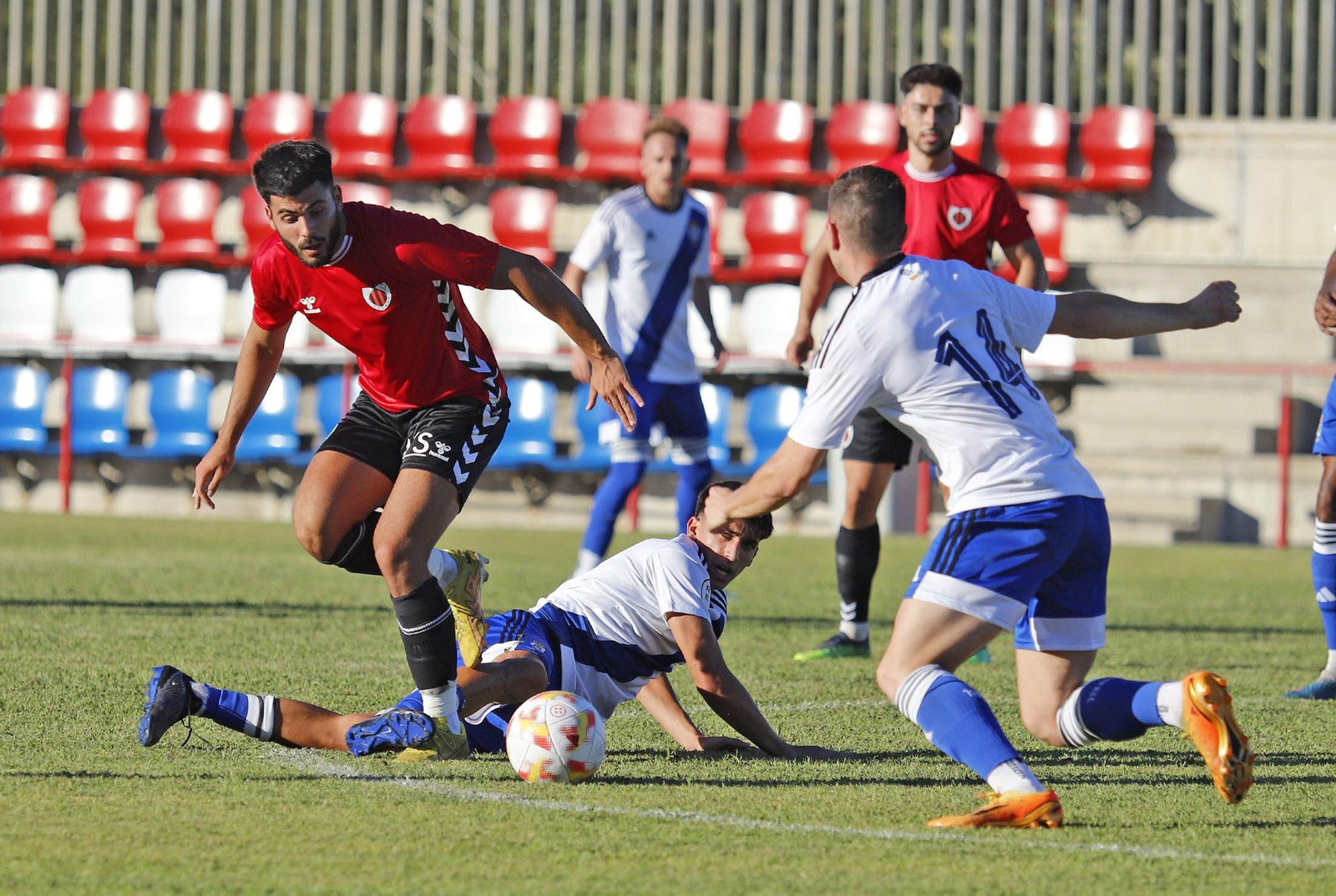 Imágenes del partido entre el Cartaya y el Recreativo de Huelva