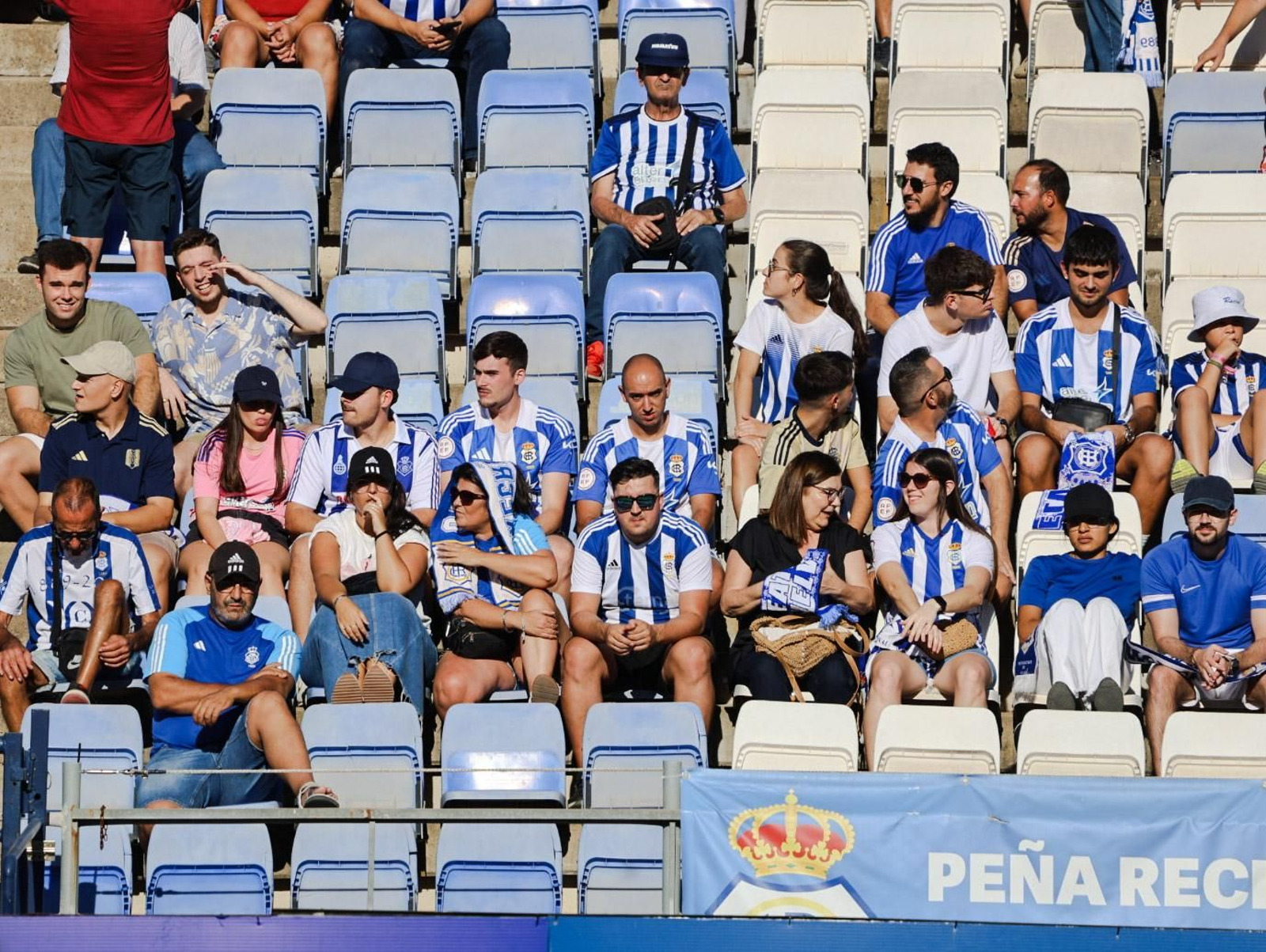 Búscate en las gradas del Nuevo Colombino durante el Recre-Puente Genil
