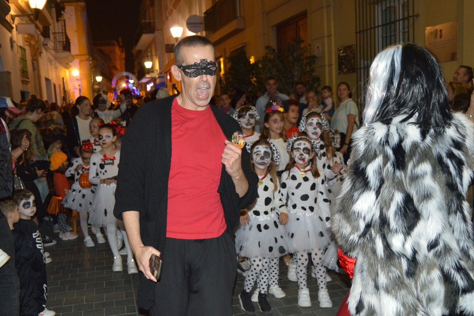Búscate en la Cabalgata de Cruella de Vil en El Puerto
