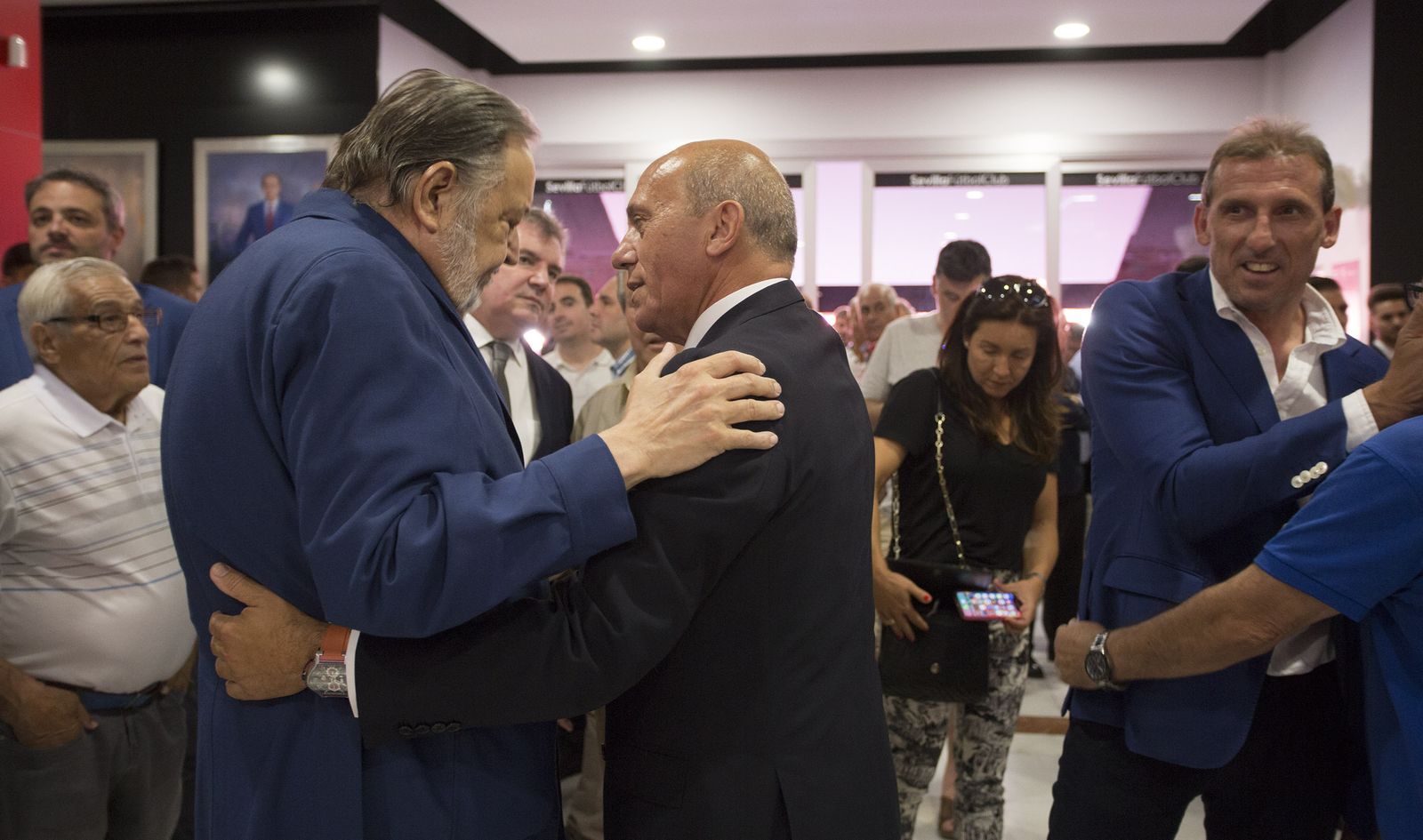 Eduardo Herrera, junto a José María del Nido en el funeral de José Antonio Reyes.