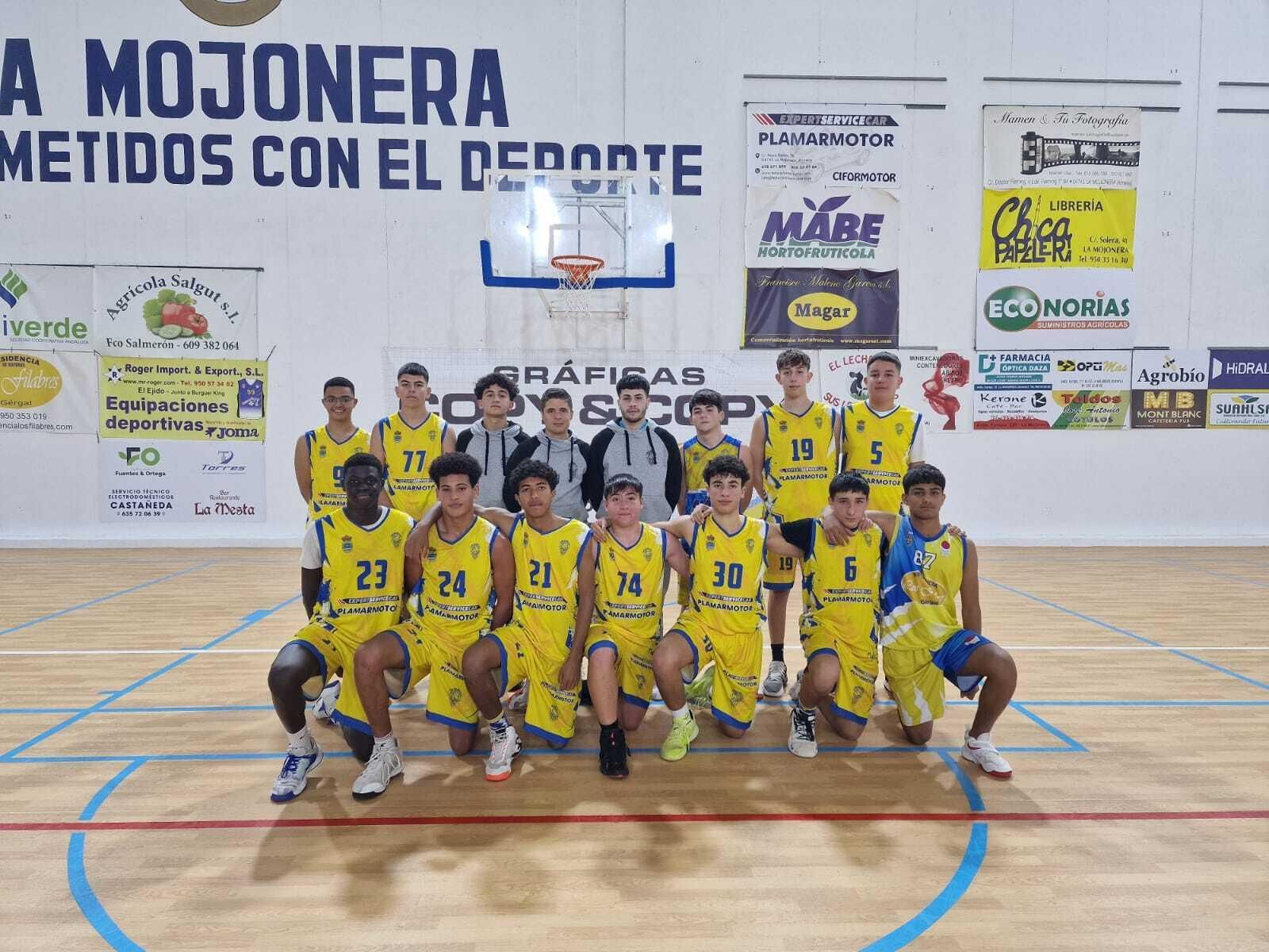 Foto de equipo del conjunto mojonero antes de un partido de esta temporada.