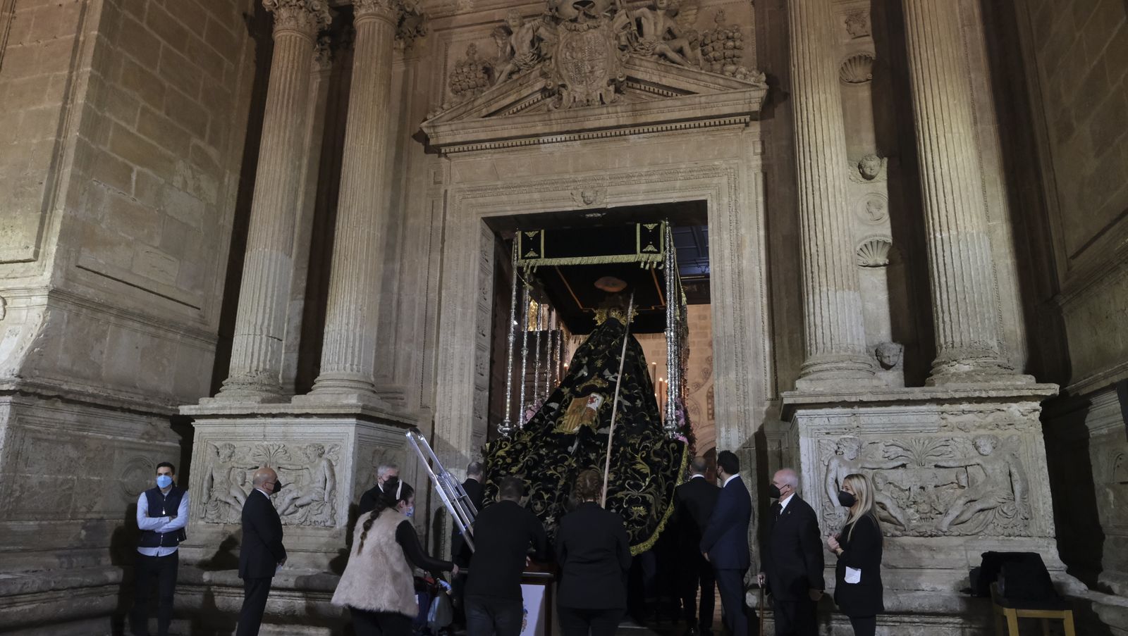 Procesión del Santo Entierro en Almería, en imágenes.