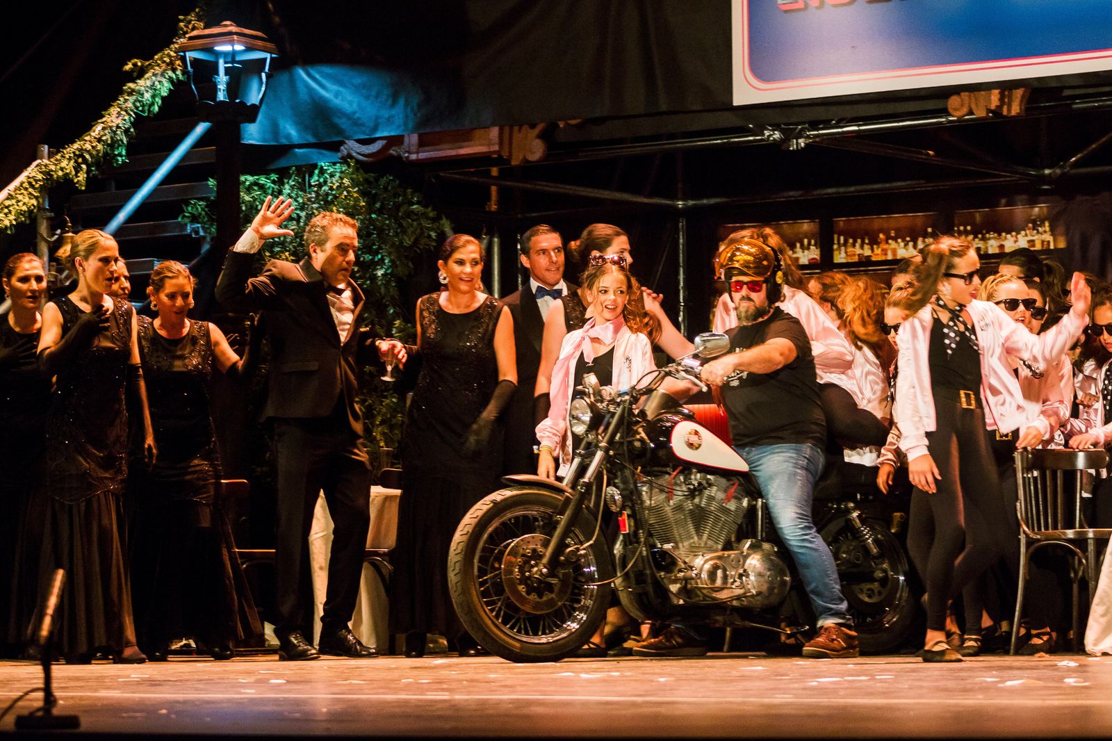 Imágenes del espectáculo Let's jazz, de la Escuela de Danza Fredes Insa, en el Teatro Villamarta