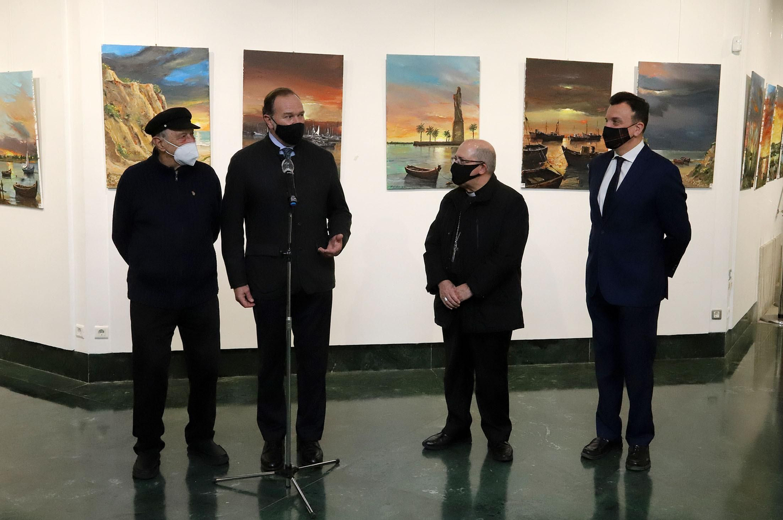Inauguración de la exposición del pintor onubense.