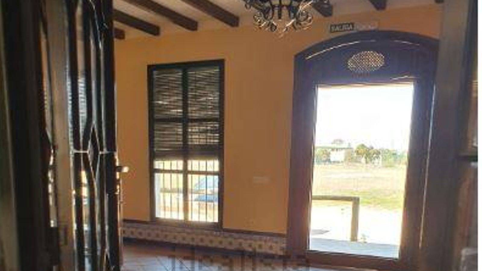 Bajo en venta en El Rocío