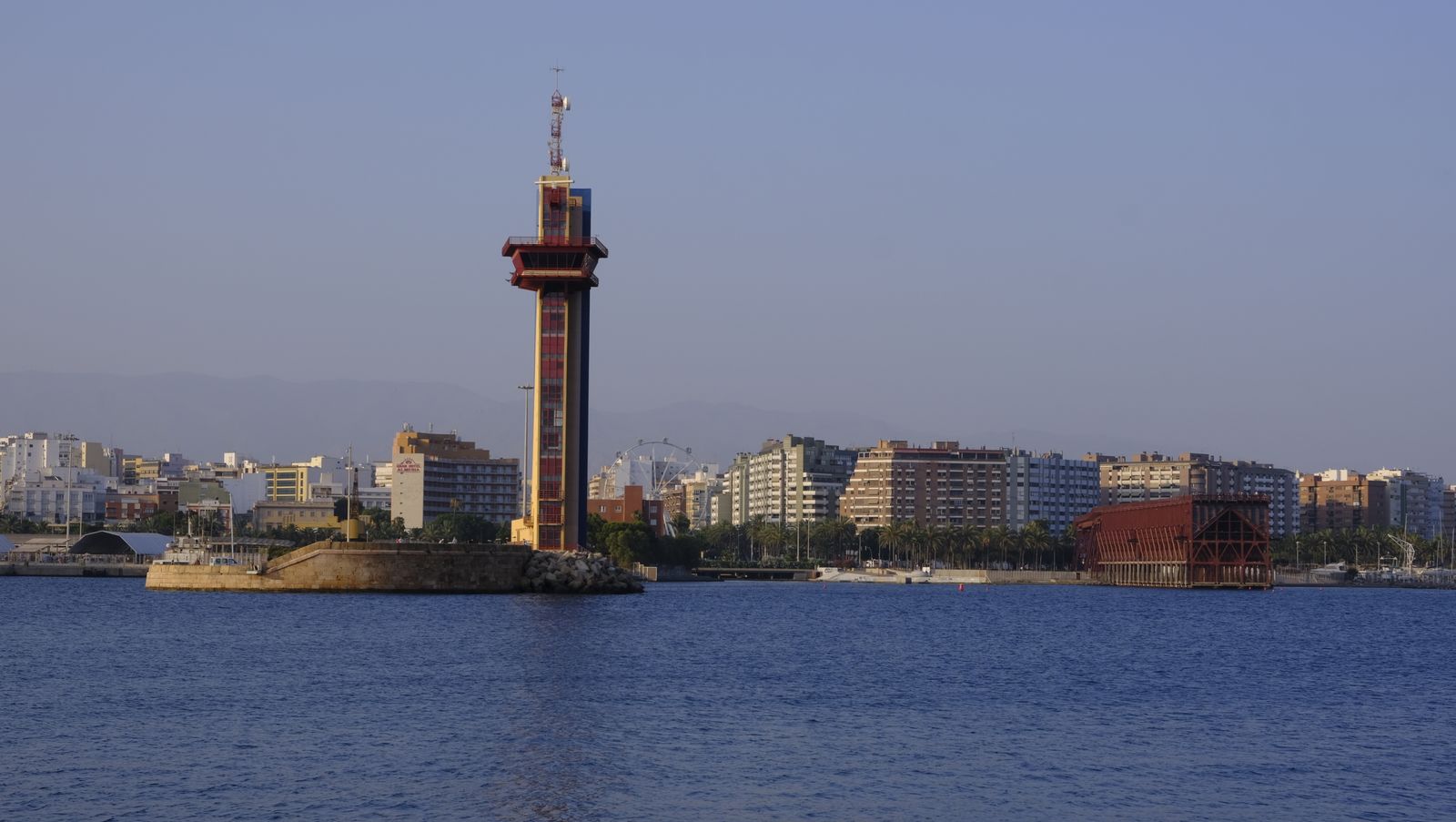 Atardecer en el Faro, organizado por la Autoridad Portuaria de Almería