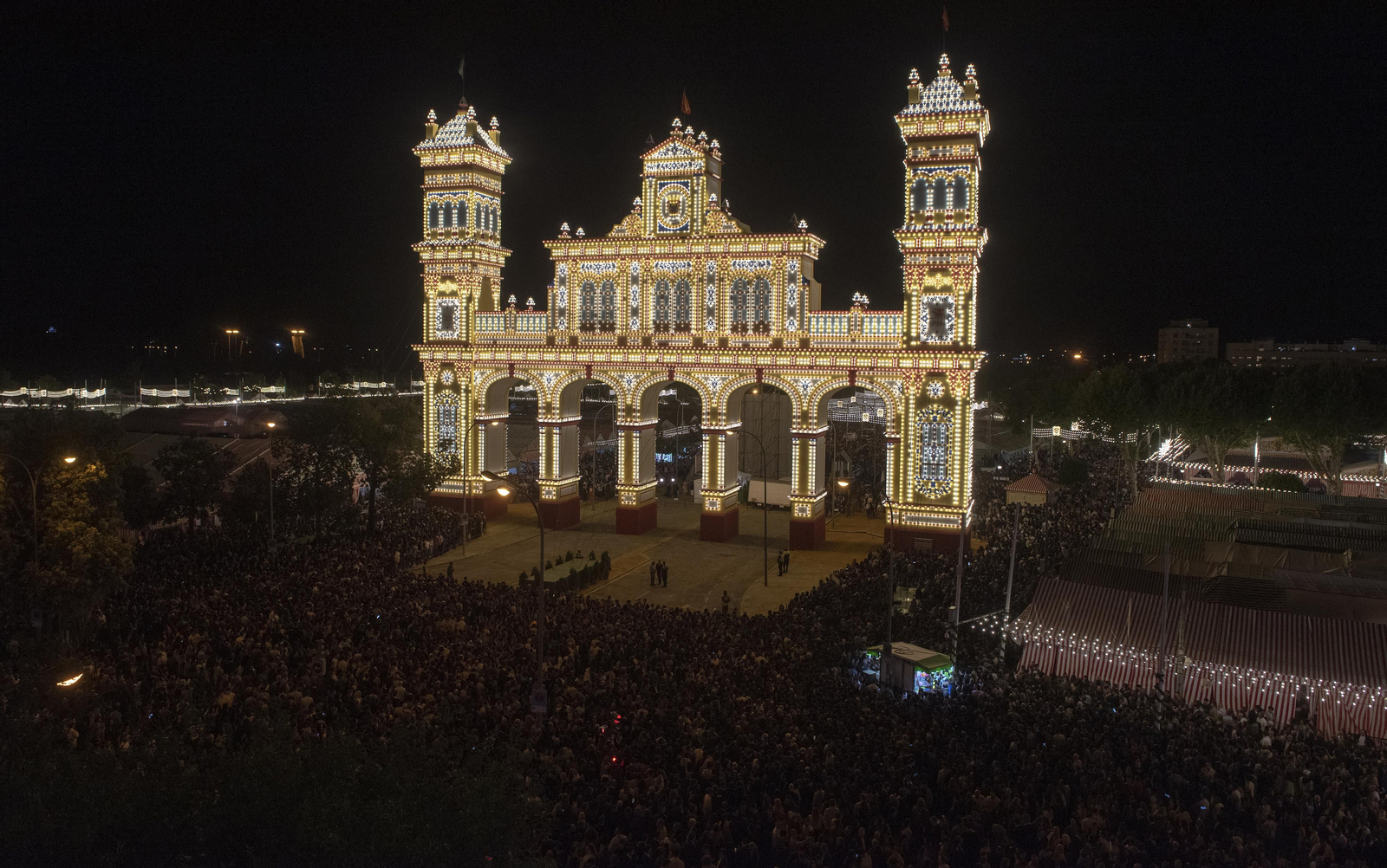 El encendido del Alumbrado de la Feria de Abril de Sevilla 2023, en imágenes