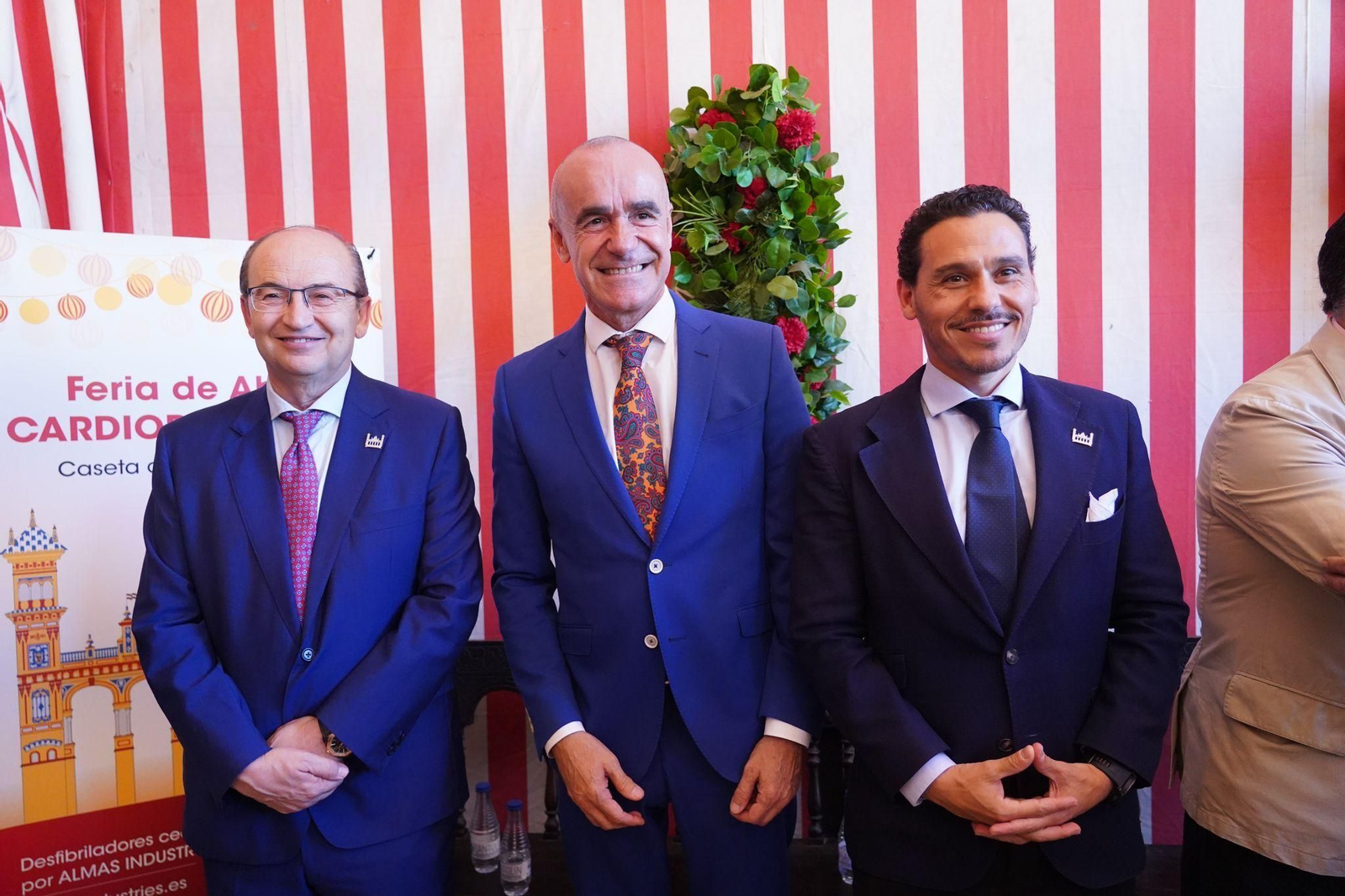 José Castro, Antonio Muñoz y José María del Nido Carrasco, en la Caseta Municipal de la Feria.