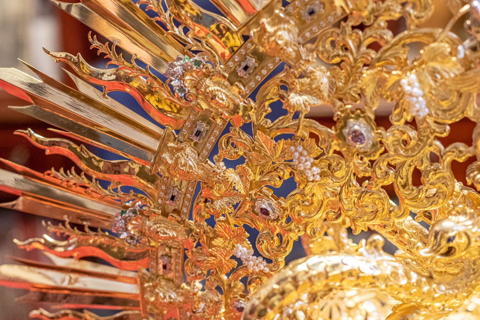 Los detalles de la nueva corona de la Virgen de las Penas.