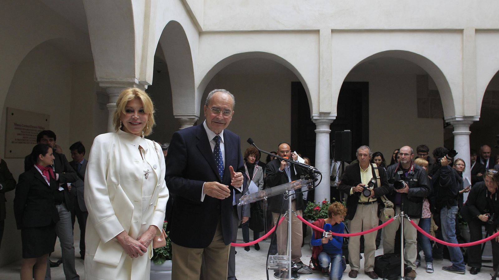 La baronesa Carmen Thyssen y el alcalde, Francisco de la Torre, en la inauguración del museo, el 24 de marzo de 2011.