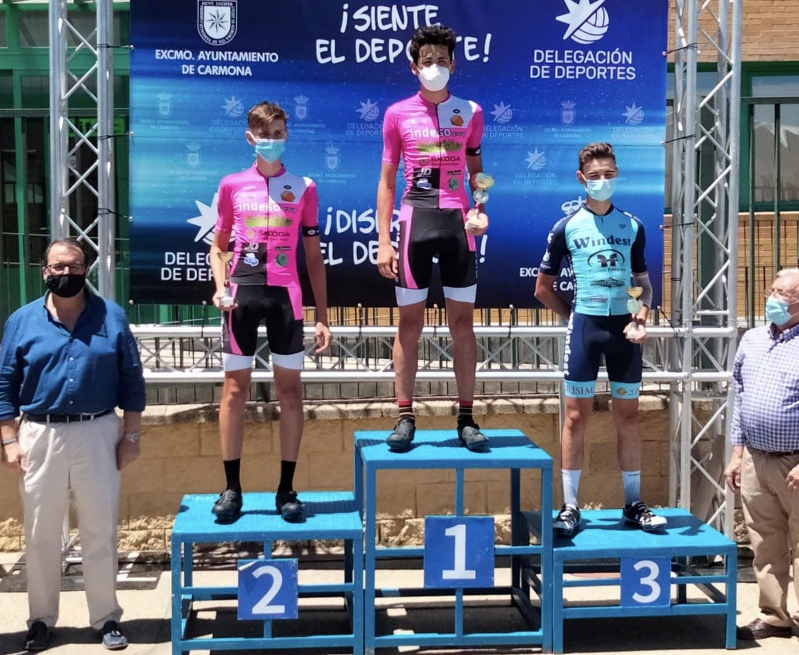 Javier Sánchez y Álvaro López, primero y segundo en la meta volante de Carmona.