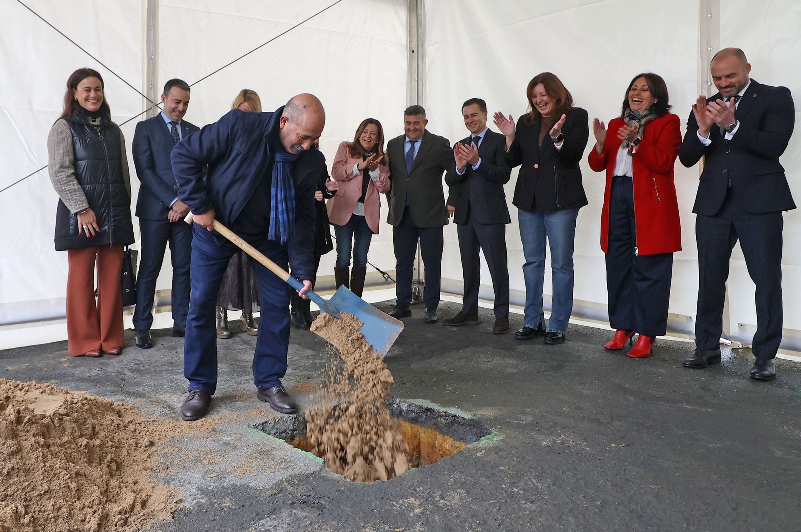 Fotografías de la colocación de la primera piedra de las obras de ampliación y reforma de la Escuela de Arte y Superior de Diseño León Ortega de Huelva