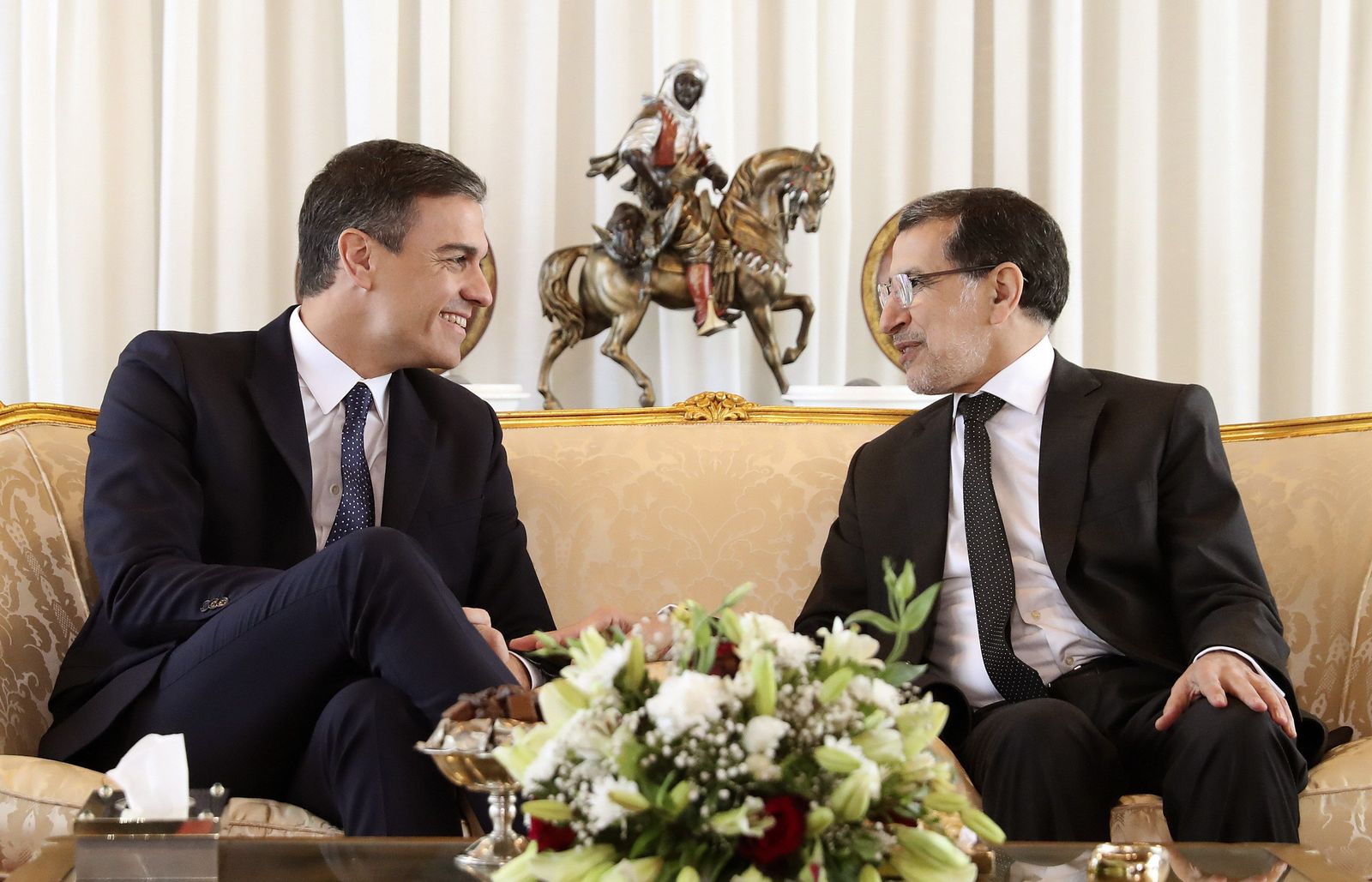 Pedro Sánchez, con el primer ministro marroquí, Saadedín Al Othmani.