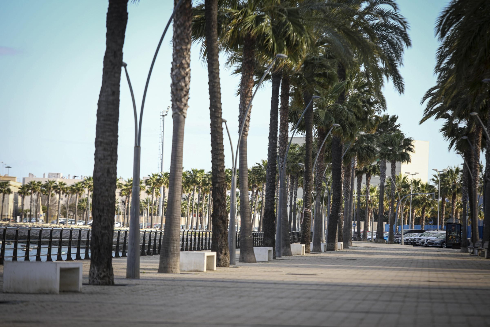 Imágenes del estado de alarma en Cádiz por el coronavirus durante la tarde del 16 de marzo