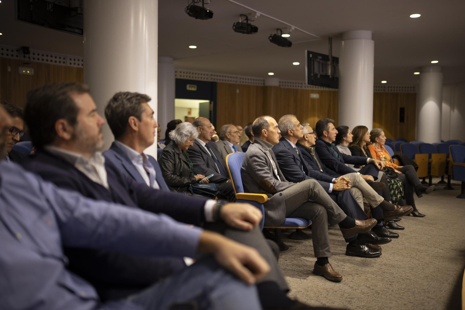 Imágenes de la conferencia de Ricardo Martínez Rico organizada por Club Cámara en la Fundación Caja Rural del Sur
