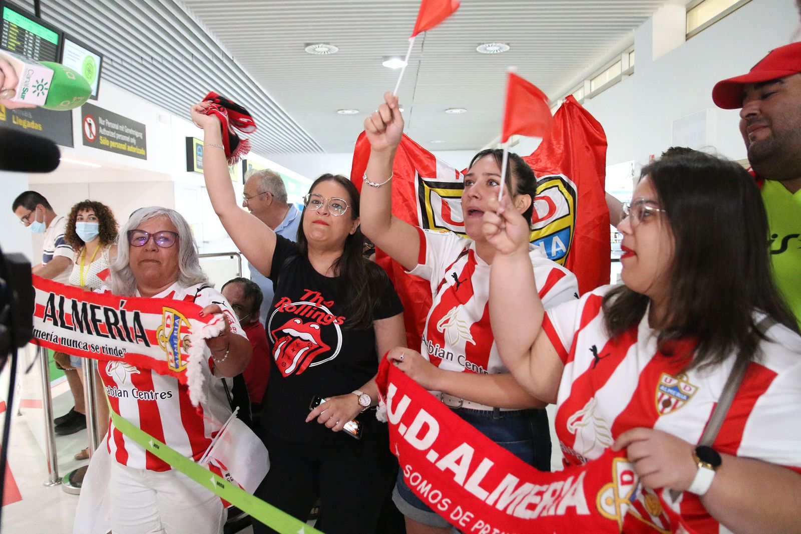 Fotogalería de la llegada de la UDA al aeropuerto de Almería