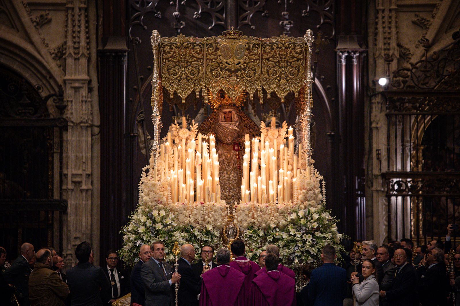 Las fotos de la Esperanza de Triana en la Catedral