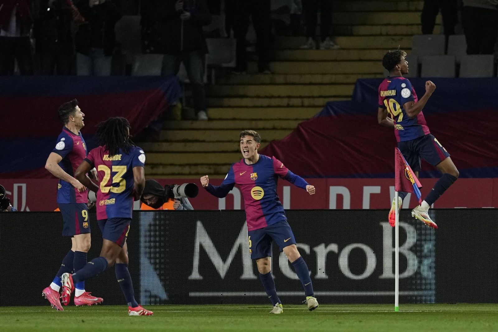 Las fotos del espectacular Barcelona - Atlético de Madrid