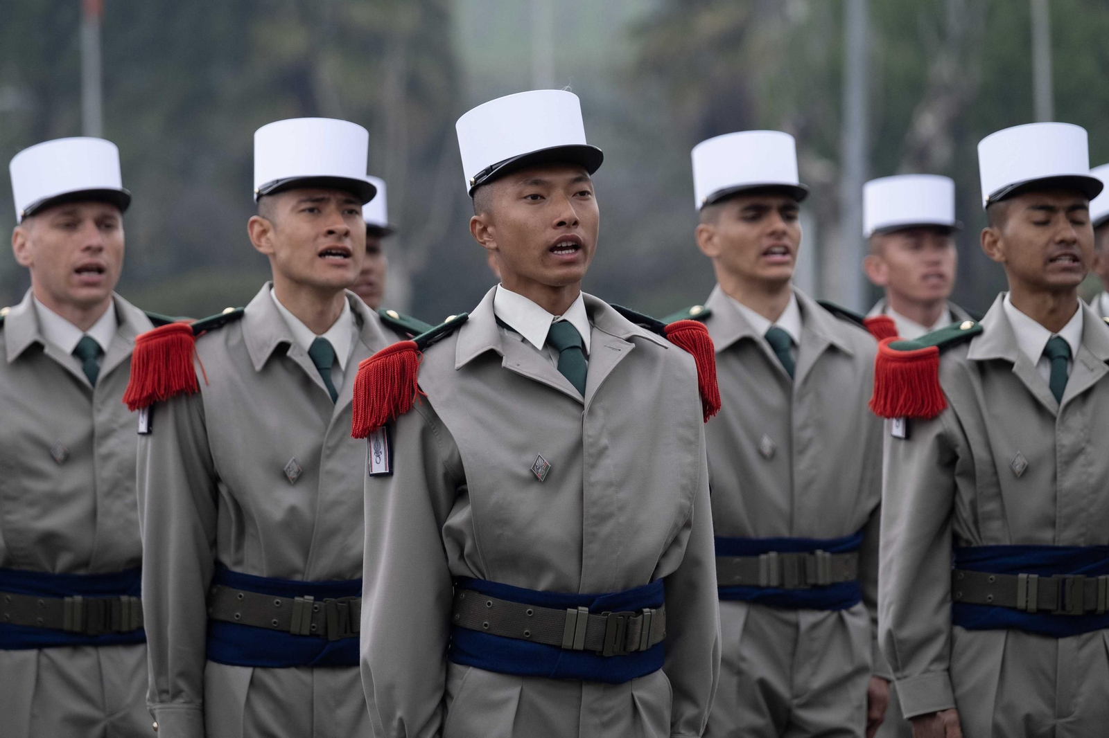 Entrega del 'Képi blanc' a los nuevos efectivos de la Legión Extranjera francesa en Ronda, en imágenes