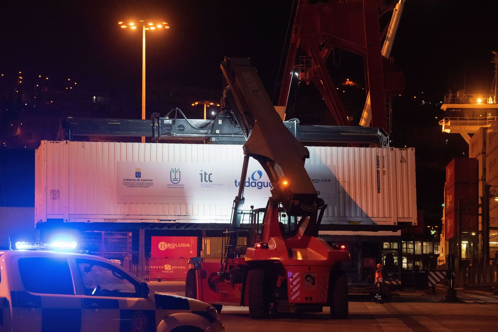 Las desaladoras llegando a la isla de la Palma