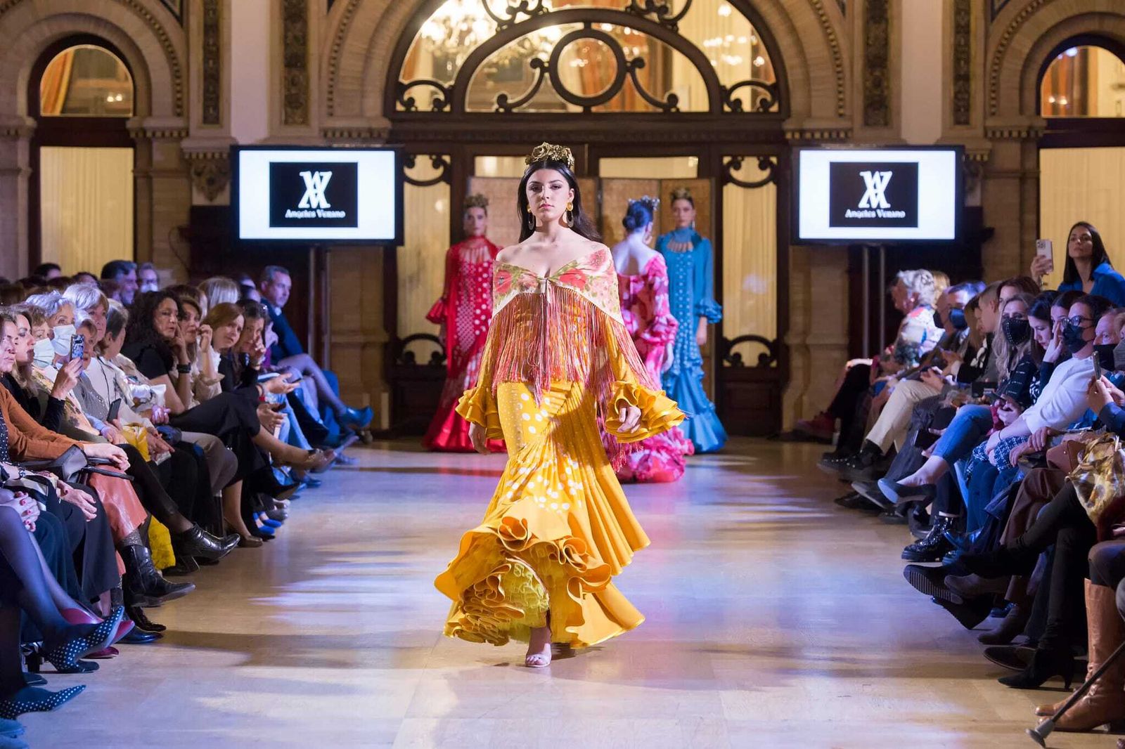 Así fue el desfile benéfico de la Hermandad del Rocío Macarena