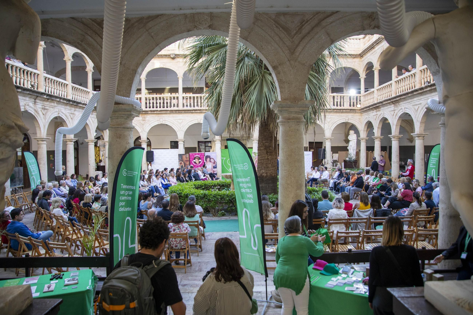 Mucho x Vivir de la Asociación del Cáncer en la Escuela de Artes de Almería