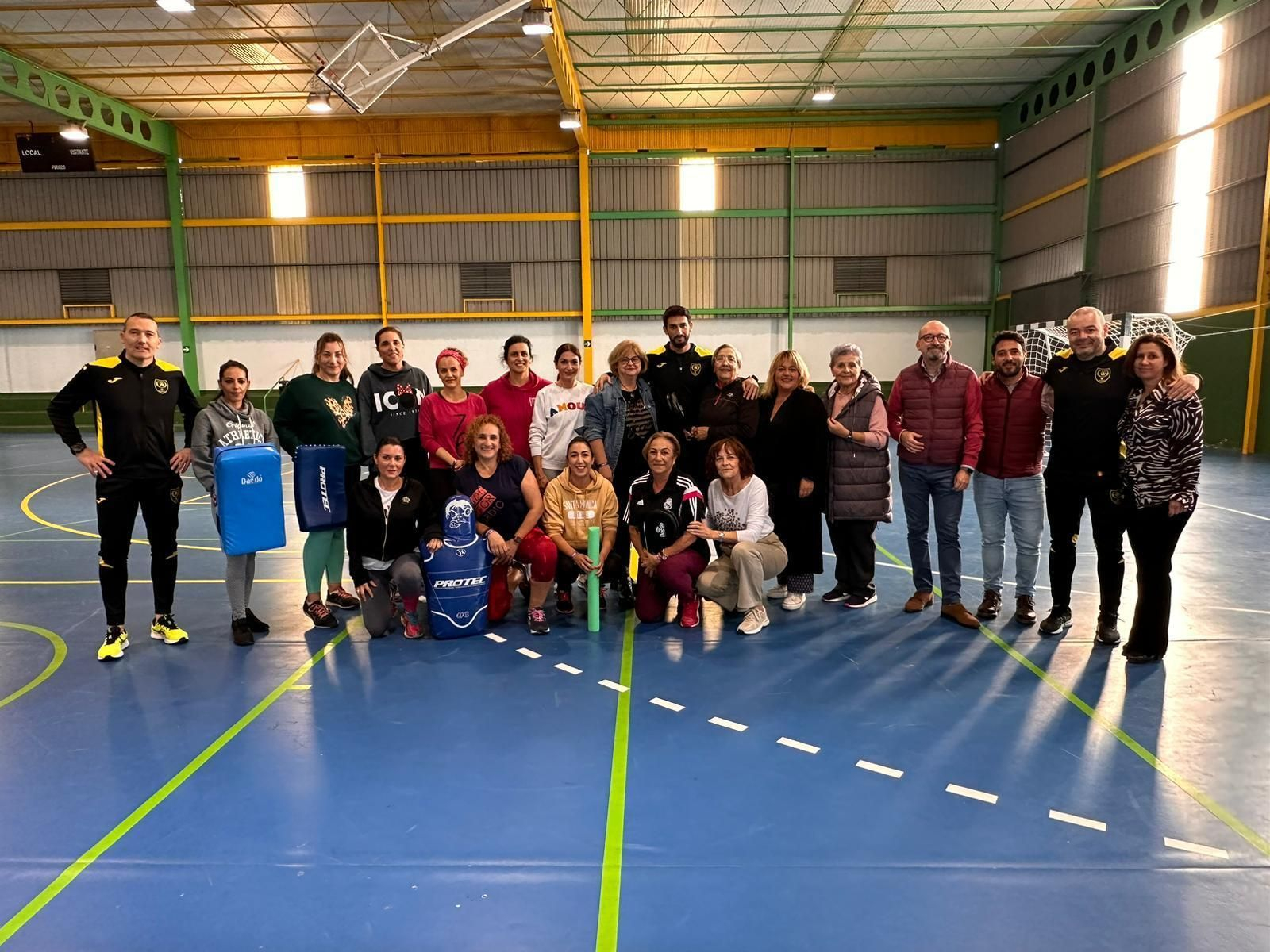 Participantes en el taller defensa personal de Los Barrios.