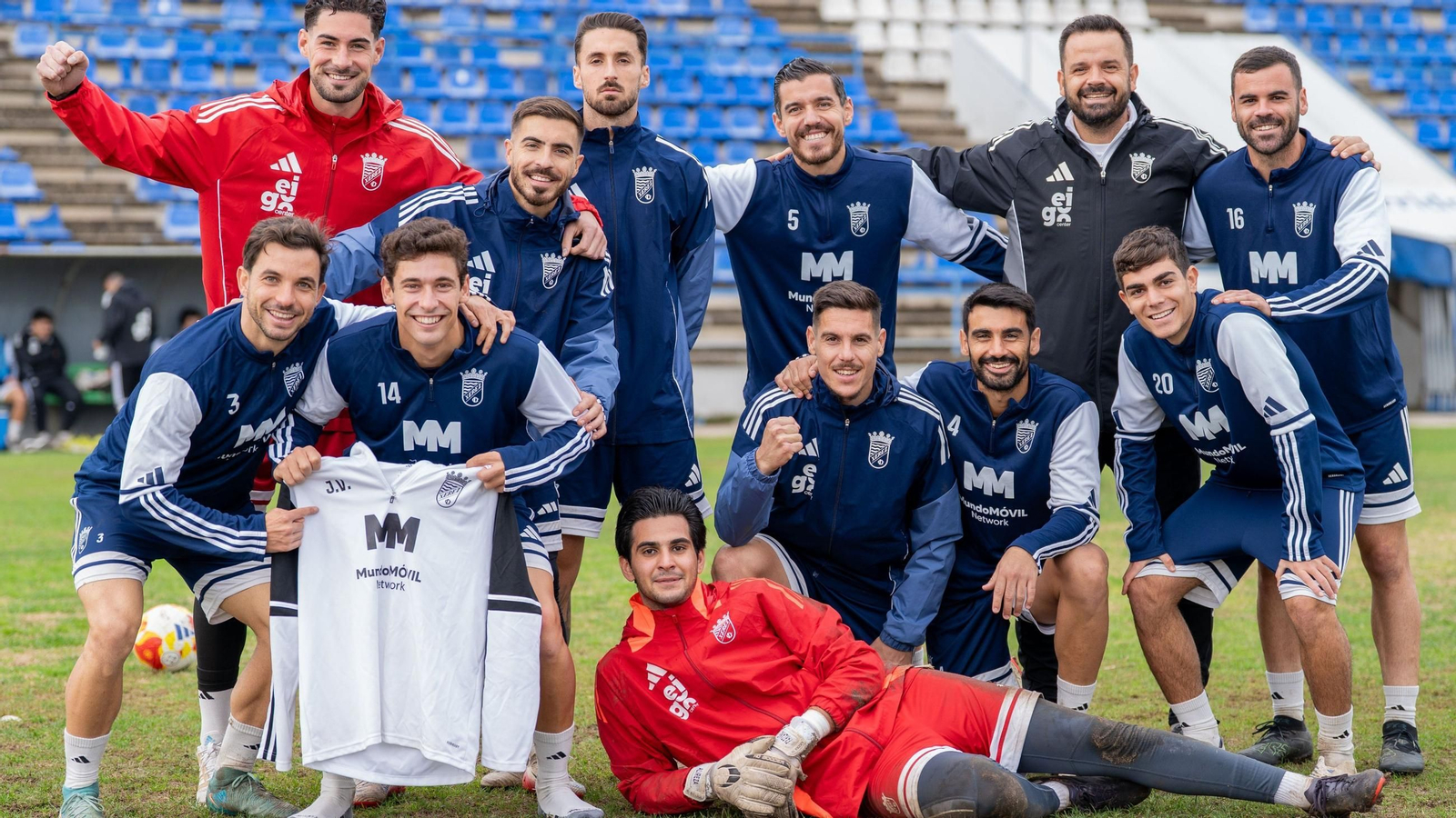 Los jugadores del Xerez CD, pese a los problemas con los campos para entrenar, le han puesto al mal tiempo buena cara.