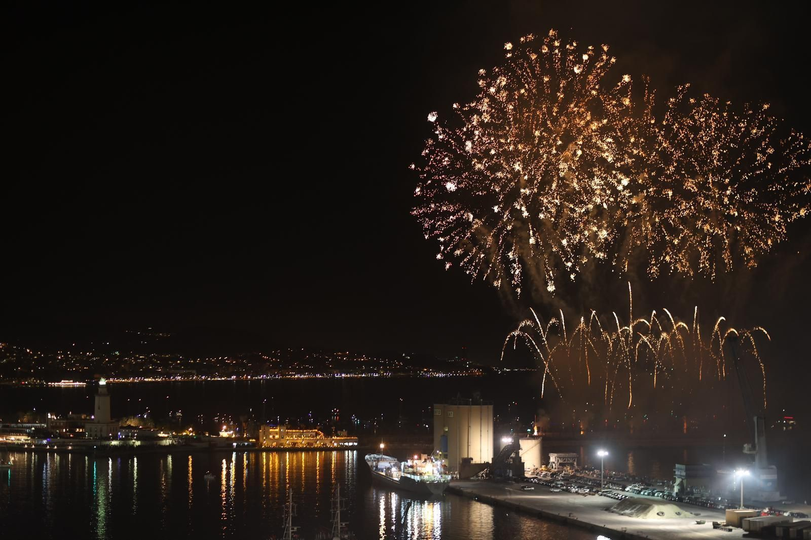 Málaga inaugura su Feria de agosto con el espectáculo de fuegos artificiales