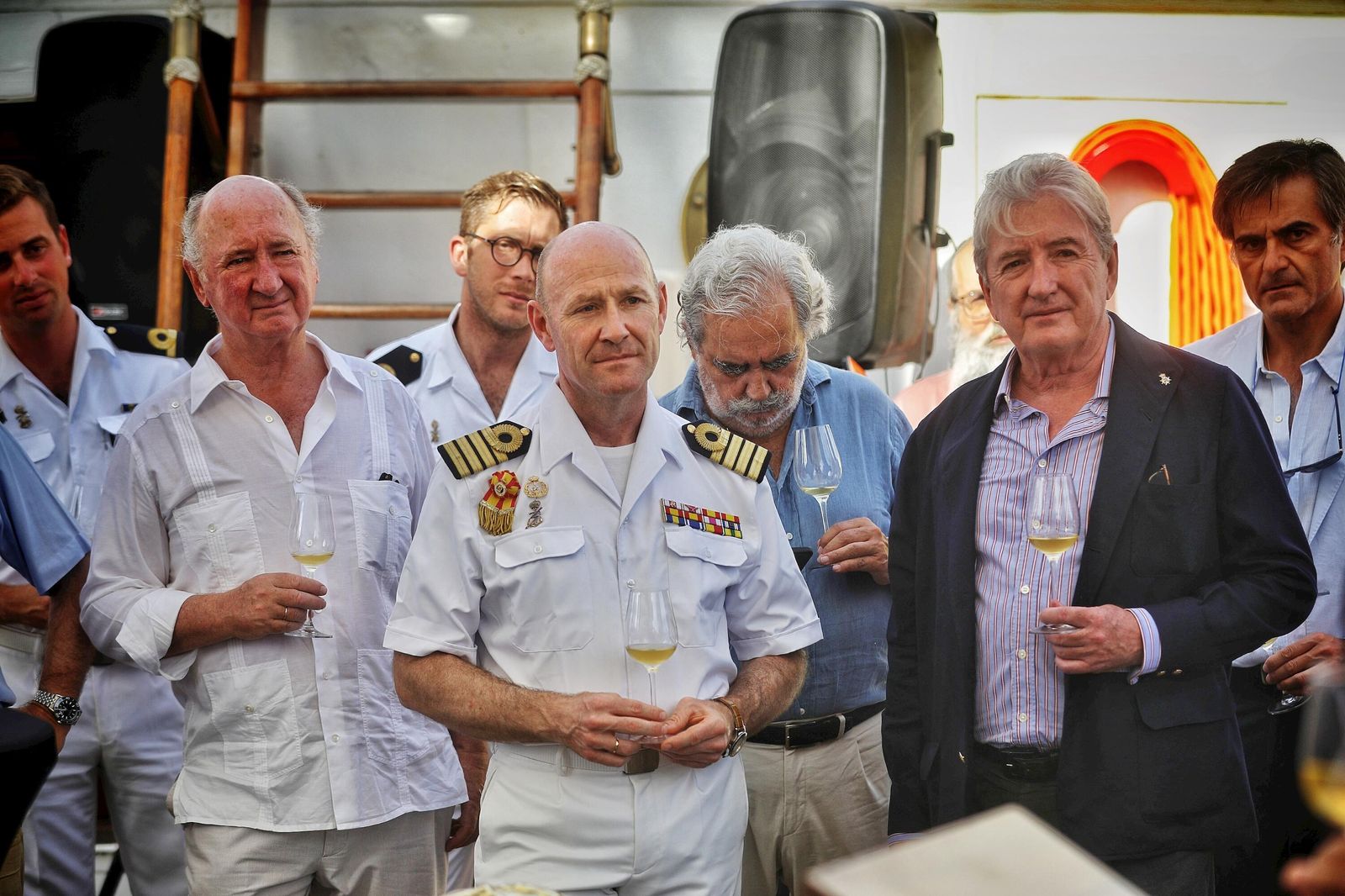 Imágenes de la llegada del Tío Pepe Estrella de los Mares de González Byass a bordo del 'Elcano'.